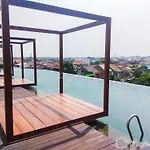 Modern And Spacious Studio Grand Kamala Lagoon Apartment By Travelio