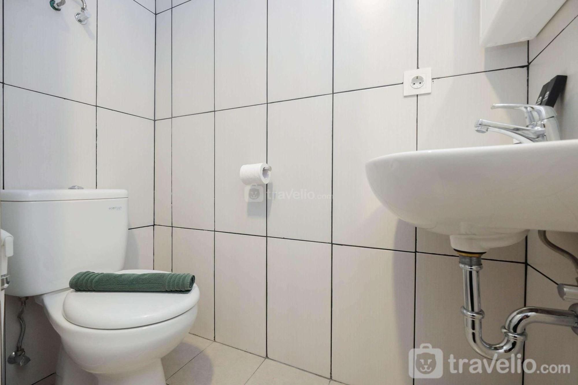 Modern And Spacious Grand Kamala Lagoon By Travelio