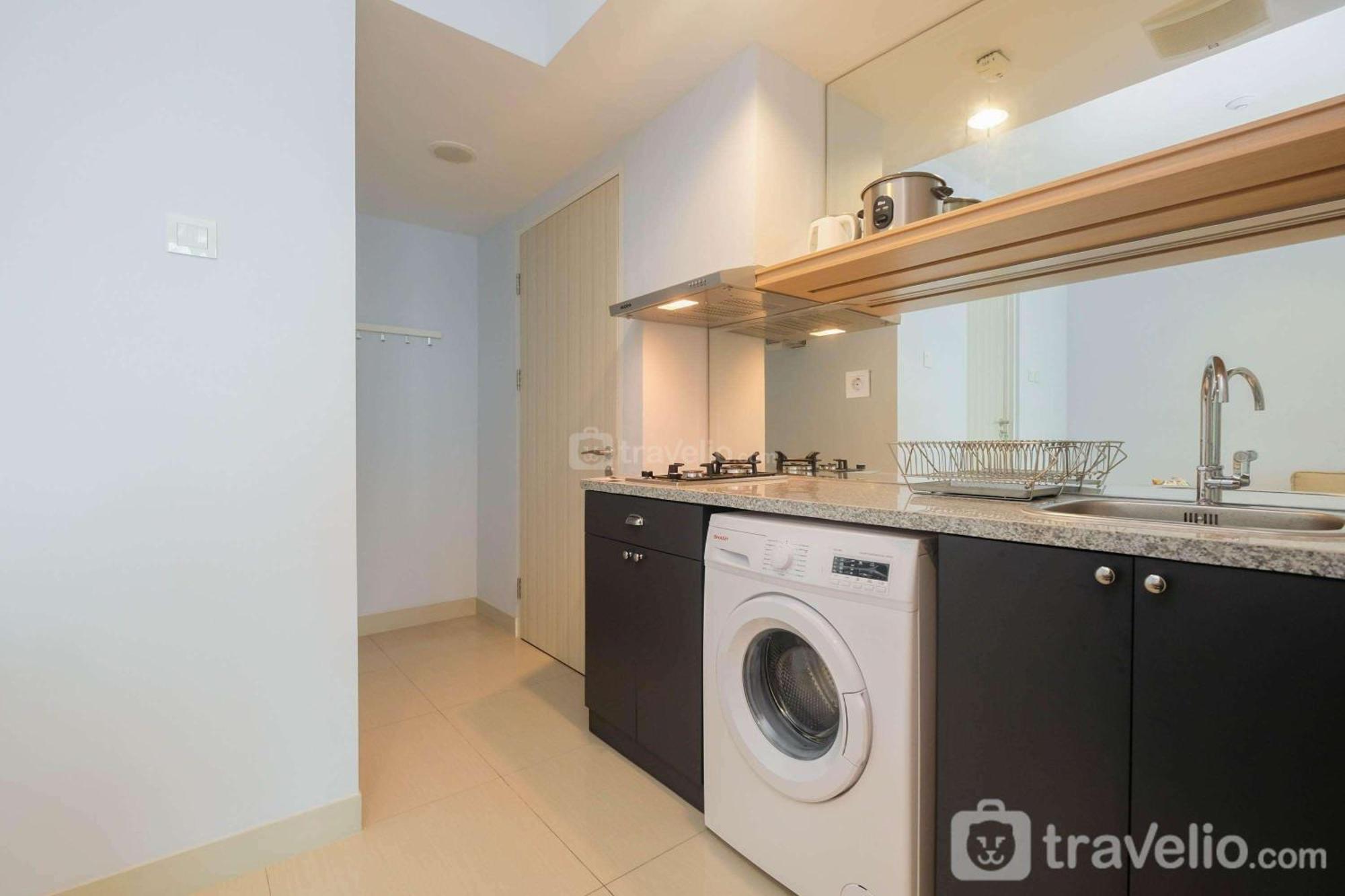 Modern And Spacious Grand Kamala Lagoon By Travelio Apartemen *