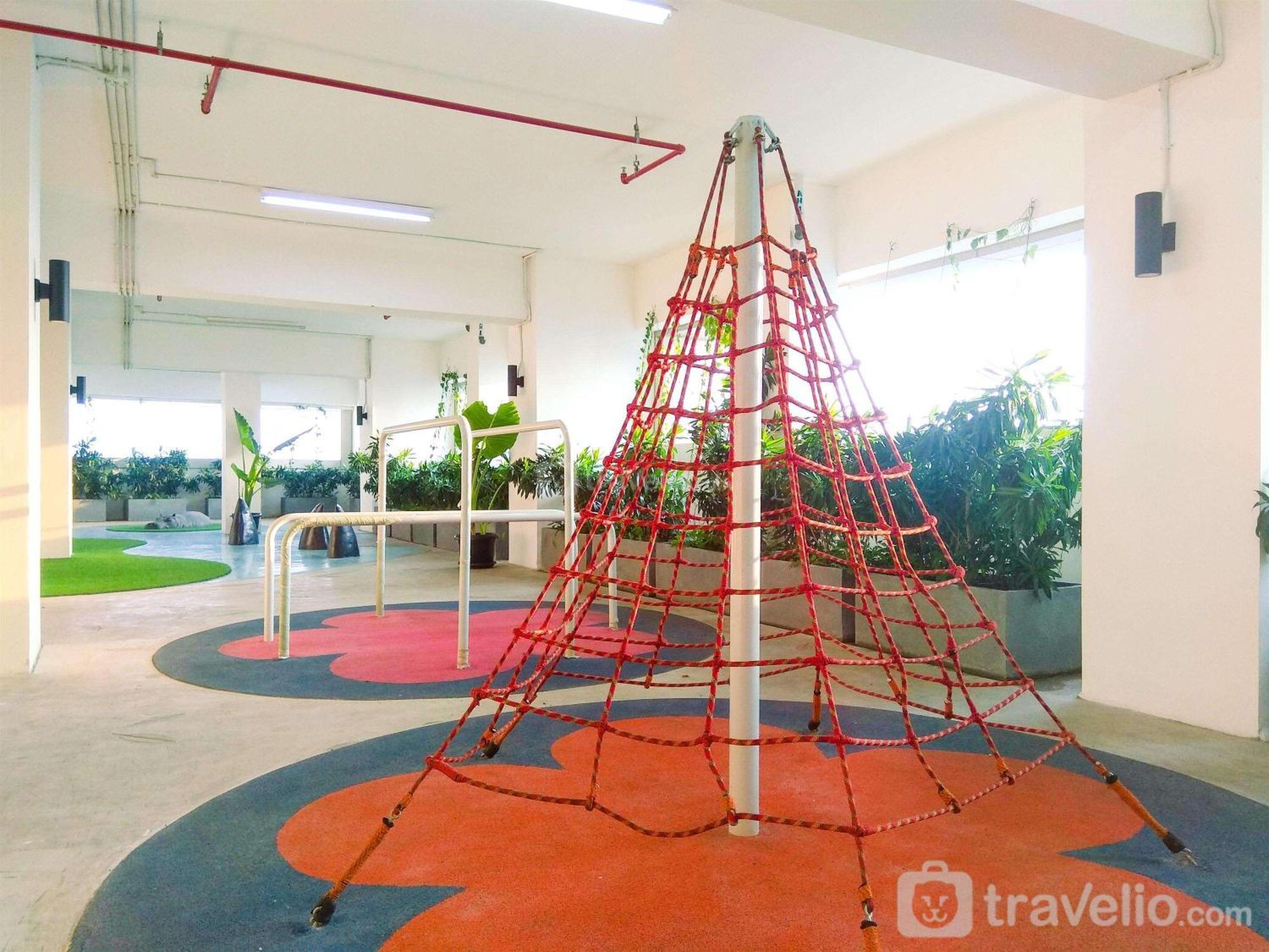Modern And Spacious Grand Kamala Lagoon By Travelio Apartemen Bekasi