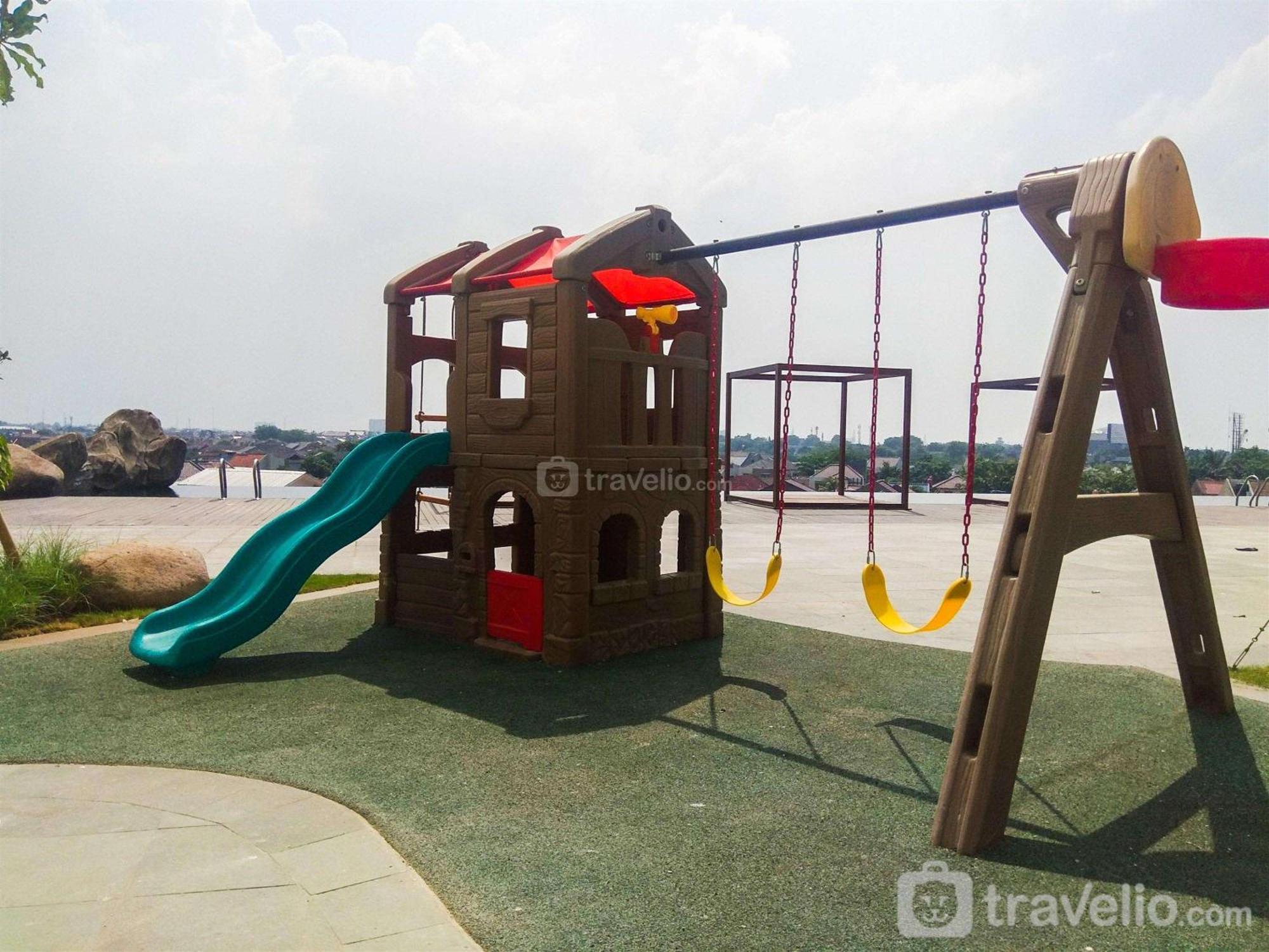 Apartemen Modern And Spacious Grand Kamala Lagoon By Travelio